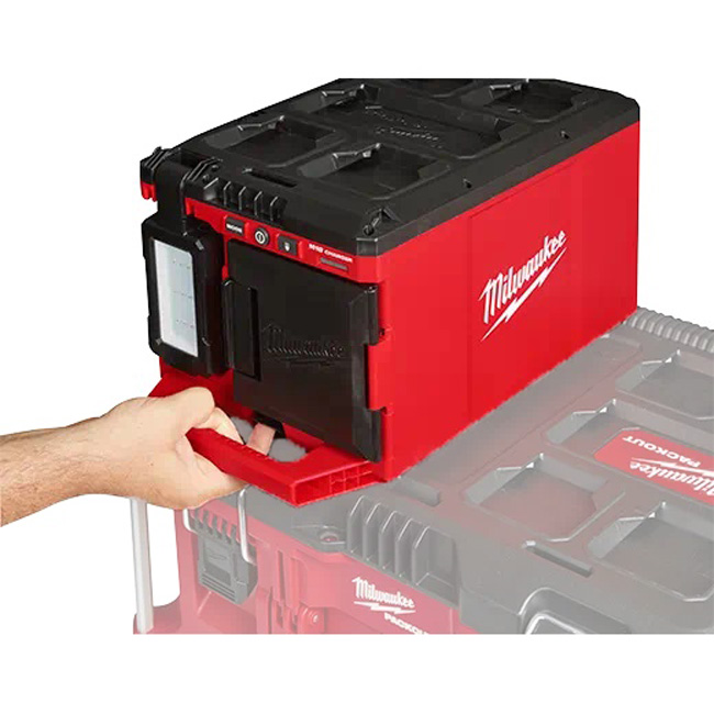 Milwaukee M18 PACKOUT Light/Charger from GME Supply